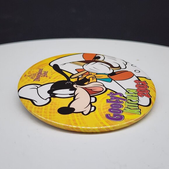 Disneyland Hotel Goofys Kitchen 2002 Pin Goofy Chef Collectible Button Badge - Picture 5 of 6